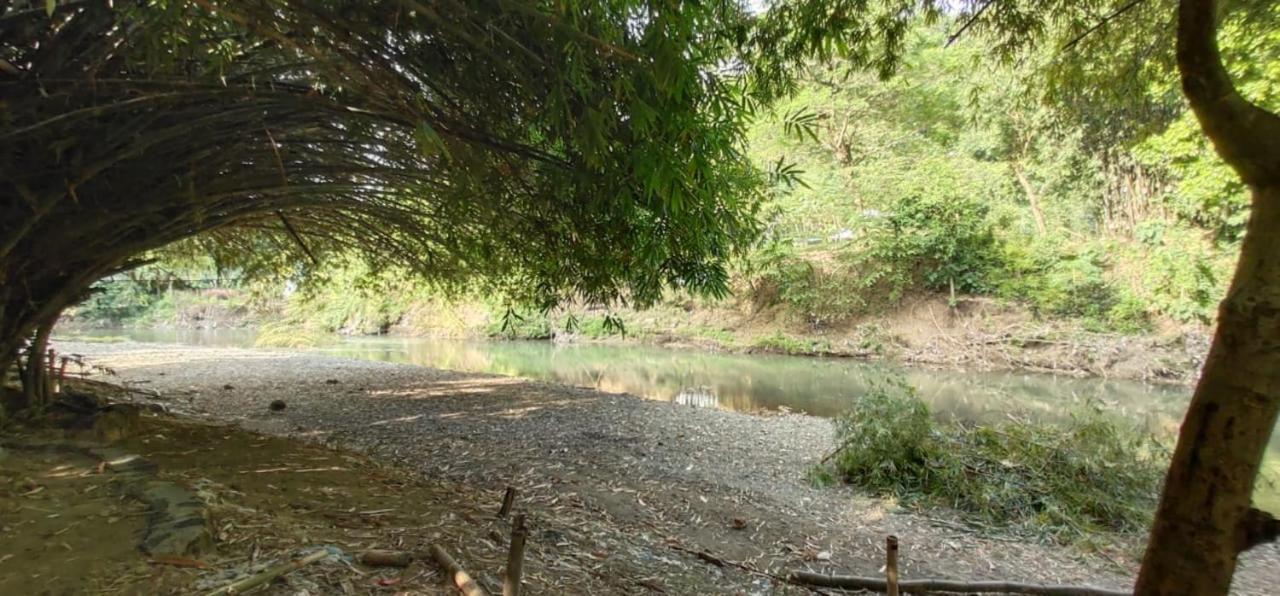 Kebon Pring Floating Resort&Market Bantul Eksteriør billede