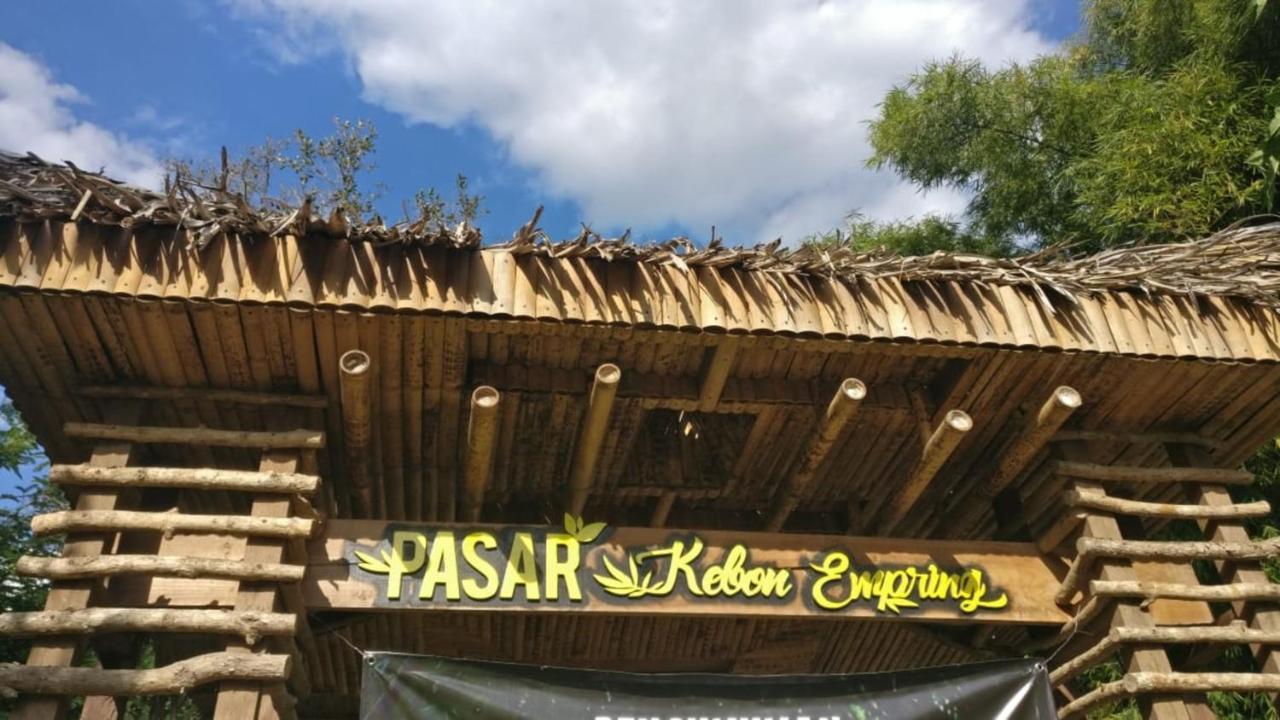 Kebon Pring Floating Resort&Market Bantul Eksteriør billede