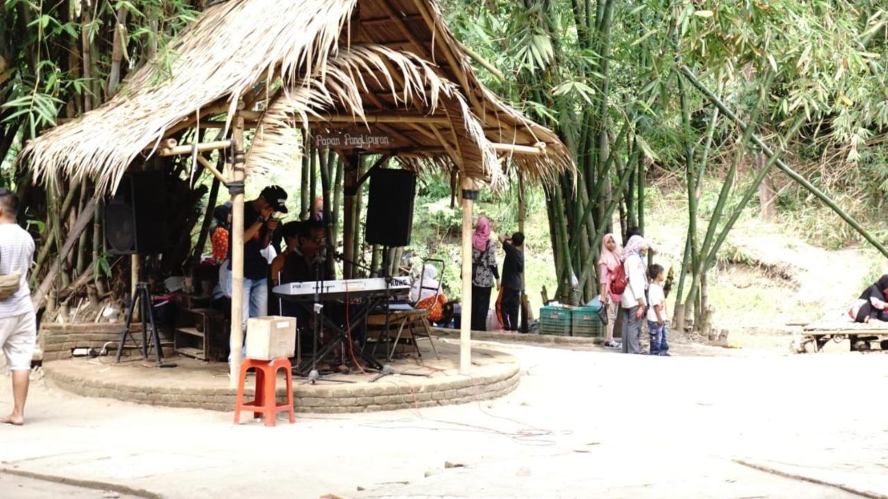 Kebon Pring Floating Resort&Market Bantul Eksteriør billede