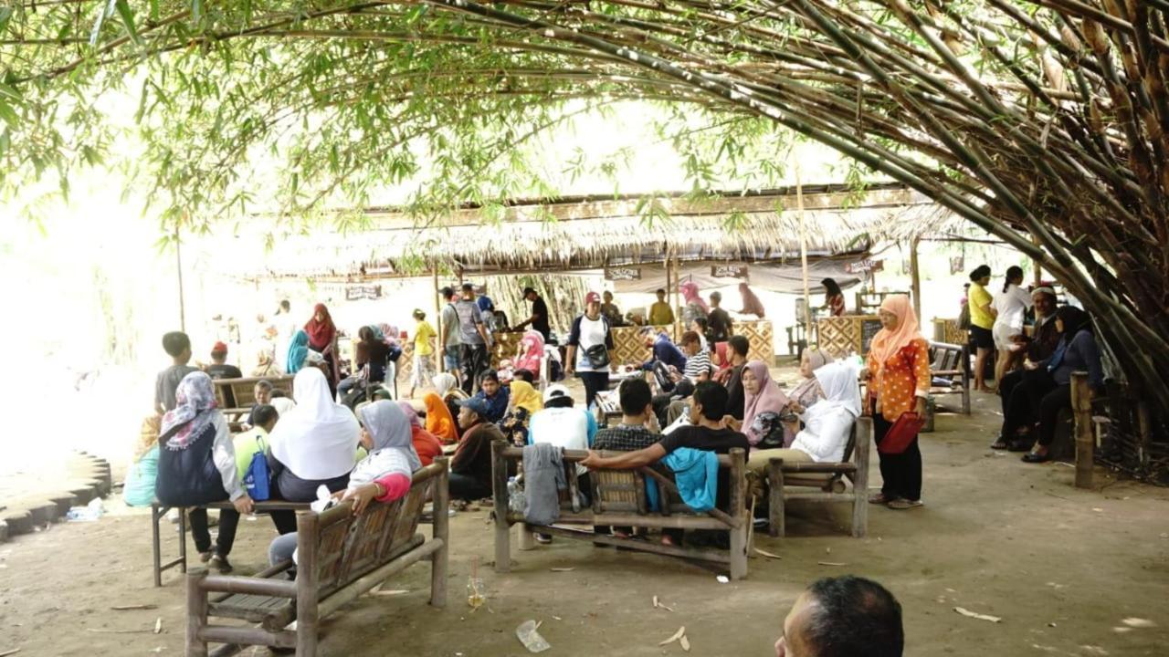 Kebon Pring Floating Resort&Market Bantul Eksteriør billede